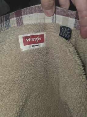 Wrangler Mens Beige Sherpa-Lined Teddy Jacket with Plaid Trim